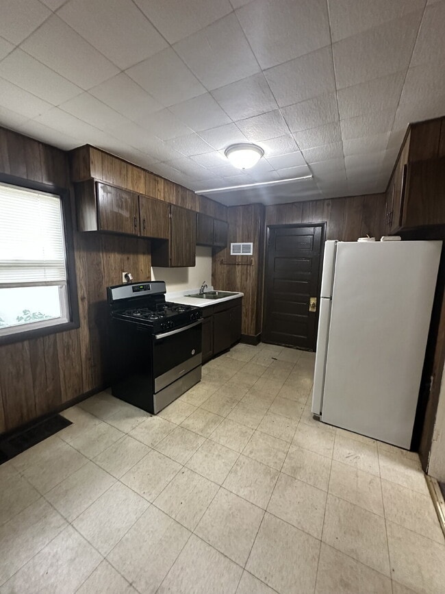 Building Photo - 1109 White Ave