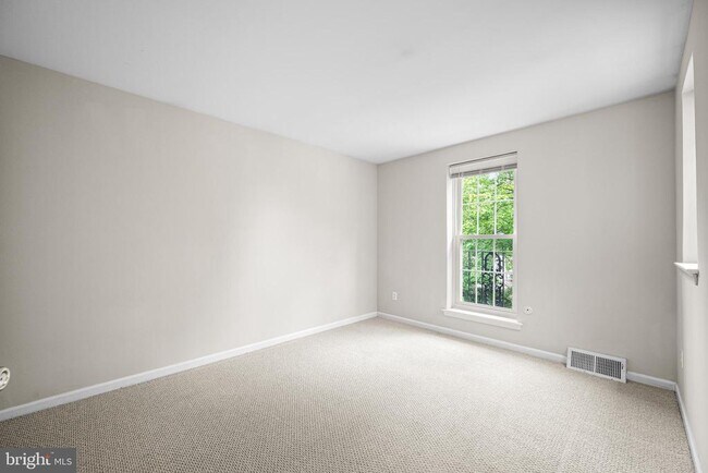 Building Photo - 15 Llanfair Rd