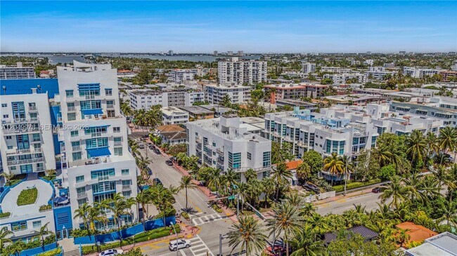 Building Photo - 7700 Collins Ave