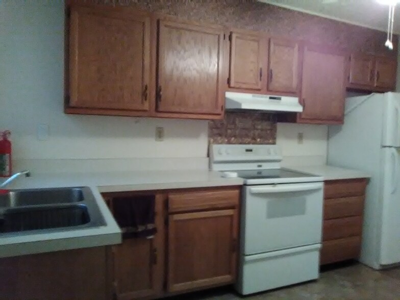 Building Photo - 2114 Oakridge Dr