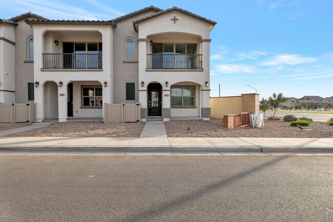 Building Photo - Like new Luxurious Modern townhome with 2 Master Suits in Warner Meadows!