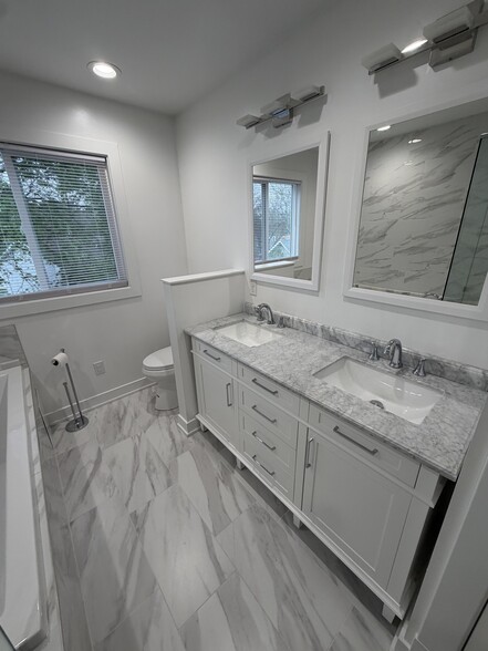 Building Photo - 704 Briarwood Ter