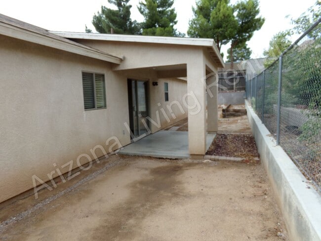 Building Photo - IMMACULATE 3 BEDROOM HOME