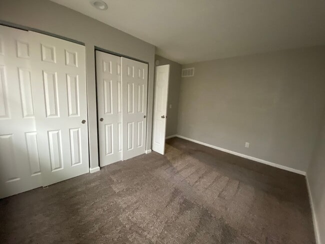 Building Photo - 5428 N Division St