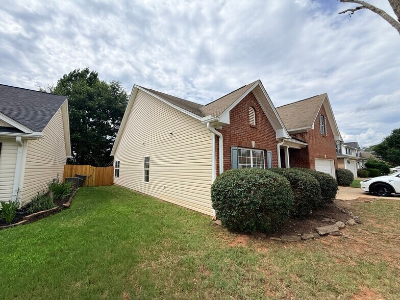 Building Photo - 437 Melbourne Ln