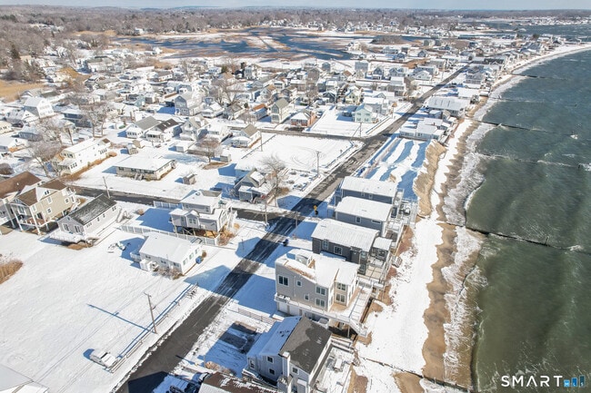 Building Photo - 33 Beach Rd W