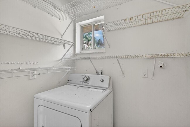 Building Photo - 1833 SW Bellevue Ave