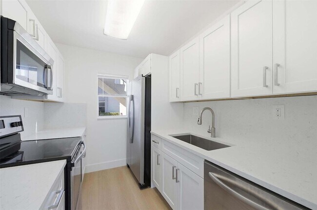 Building Photo - 3228 Coral Ridge Dr