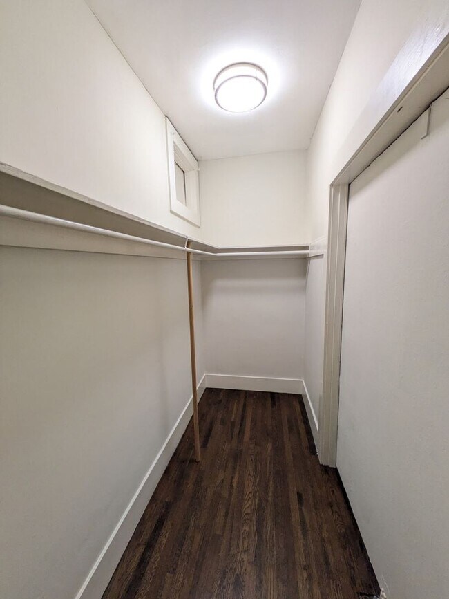 Building Photo - 1119Dol