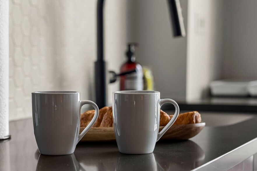 Building Photo - 617 N 12th St