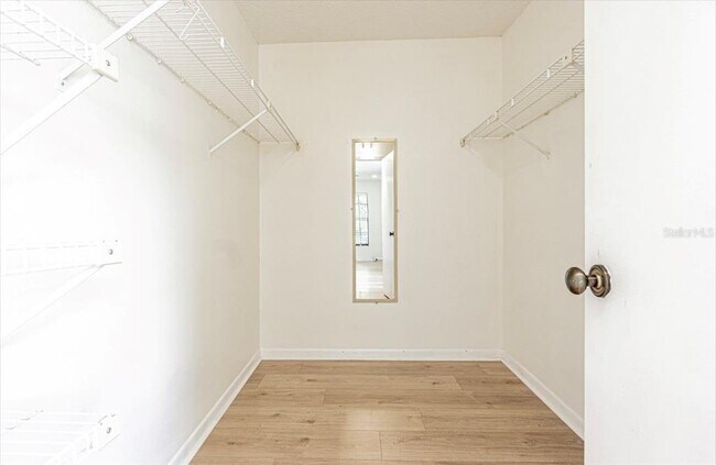 Building Photo - 3345 Crystal Ct E