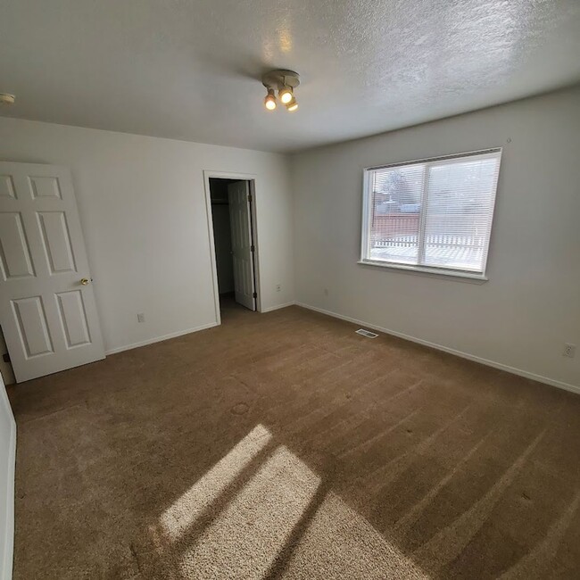 Building Photo - Charming West Boise Home with Spacious Yar...