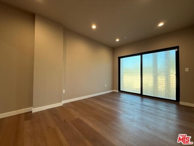 Building Photo - 9904 Laurel Canyon Blvd
