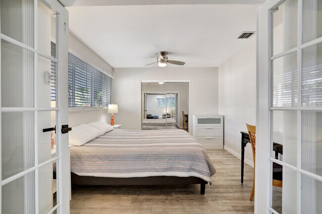 Building Photo - 3208 Marine Dr