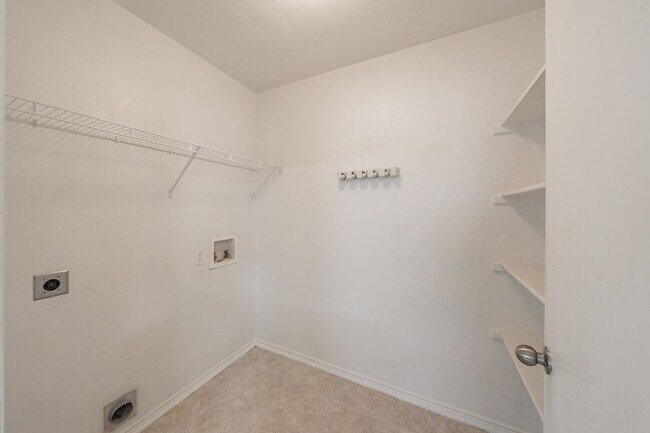 Building Photo - 8864 Valley River Dr