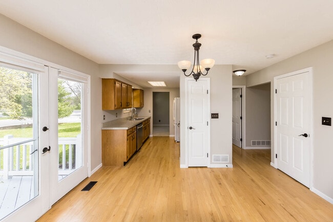 Building Photo - 5952 Sachem Ct