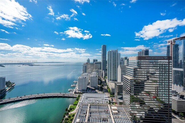 Building Photo - 495 Brickell Ave