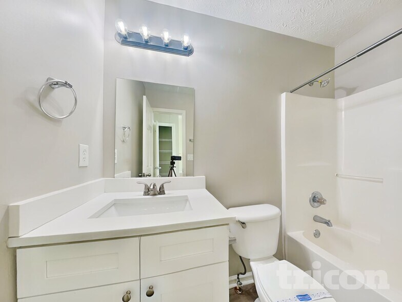 Building Photo - 1270 St Francis Ct