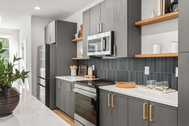 Building Photo - Modern Living in the Heart of Plaza Midwood!