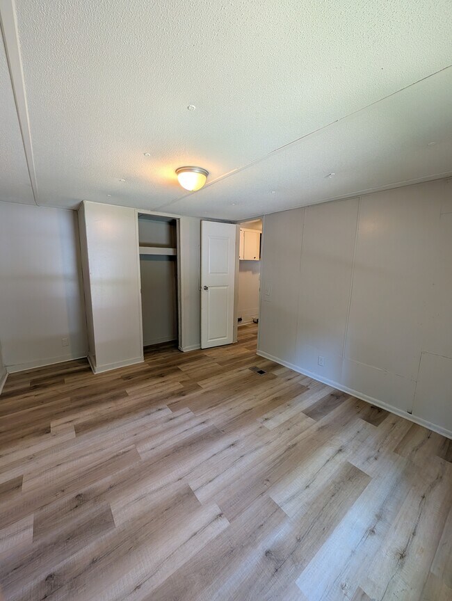 Building Photo - 412 McElhaney Rd