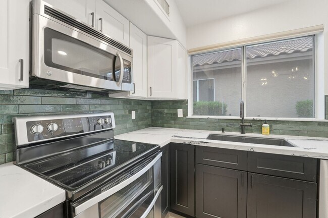 Building Photo - Modern & Spacious 3 Bed 2 Bath Home in Nor...