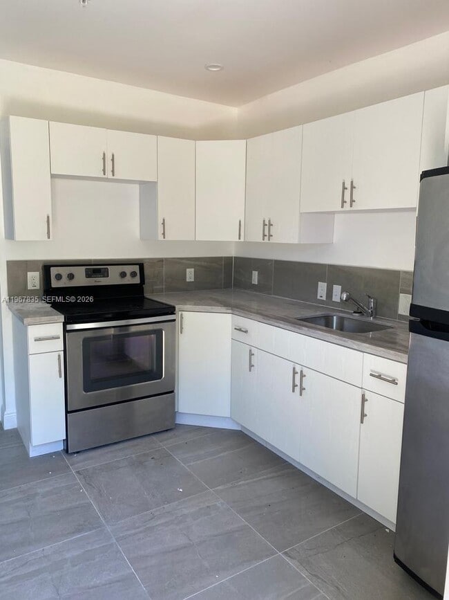 Building Photo - 4023 SW 19th St