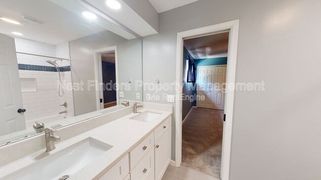 Building Photo - 11881 Honey Locust Dr
