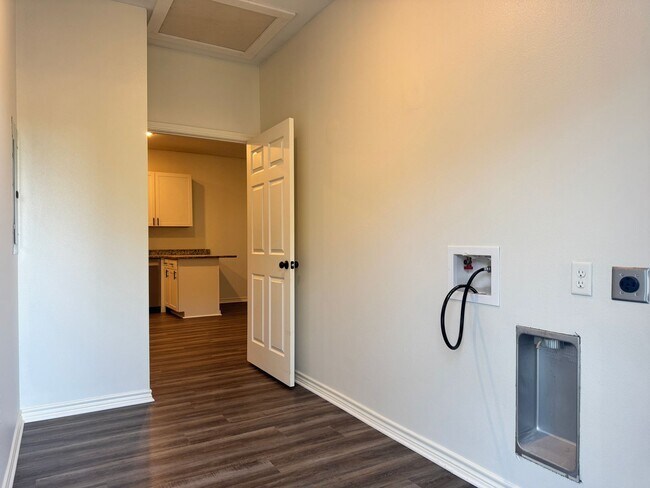 Building Photo - 13209 County Rd 499