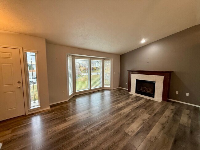 Building Photo - Stunning 3 Bed 2 Bath Eagle Ridge Home w/ Large Fenced Backyard and Raised Deck!