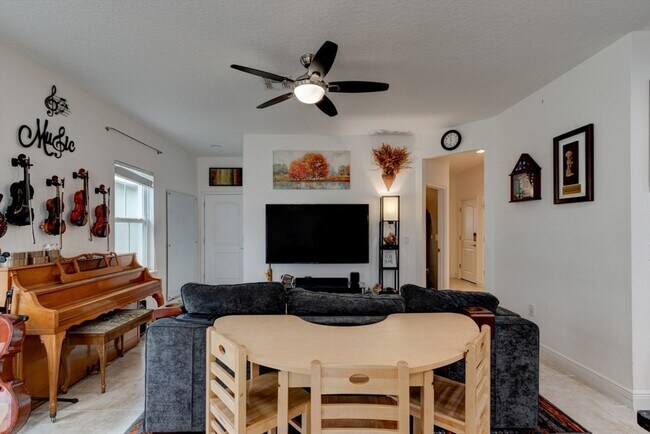 Building Photo - 5424 Estero Loop