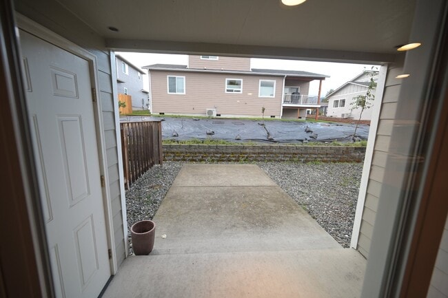 Building Photo - Super clean 2 bed 1 bath apartment in Port...