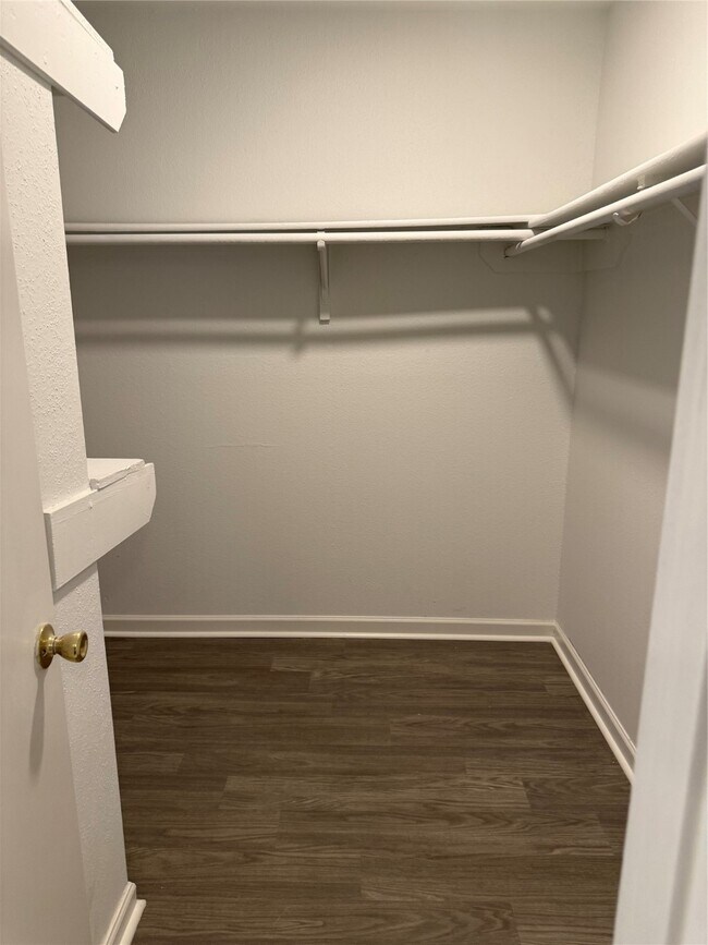 Building Photo - 10727 Staghill Dr