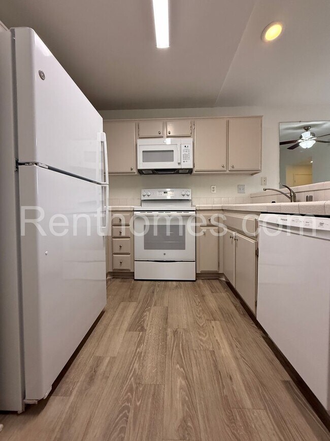 Building Photo - 2425 Cranston Dr