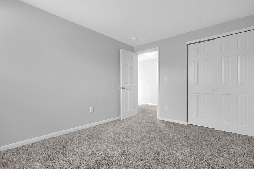 Building Photo - 1652 E 25th Ave