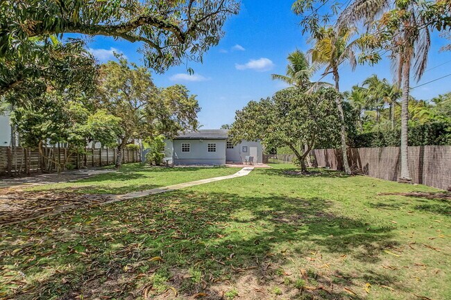 Building Photo - 7601 SW 59th Ct