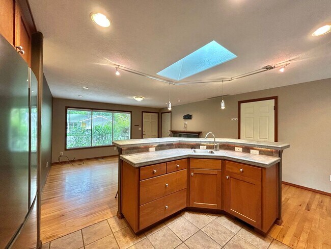 Building Photo - Tranquil Environment: 3 Bed, 1 Bath House