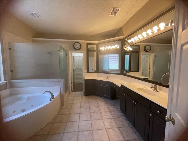 Building Photo - 9506 Windy Hollow Dr