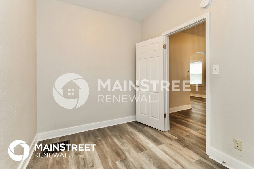 Building Photo - 113 S 43rd St