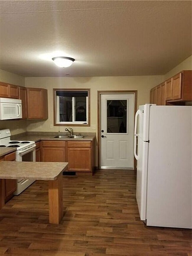 Building Photo - 5557-5559 Cyndi Court