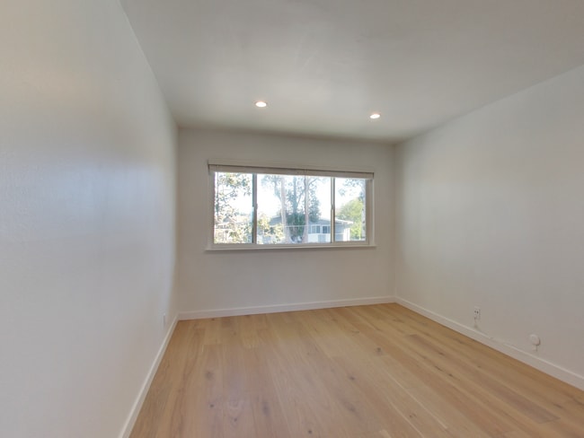 Building Photo - 1504 Newlands Ave