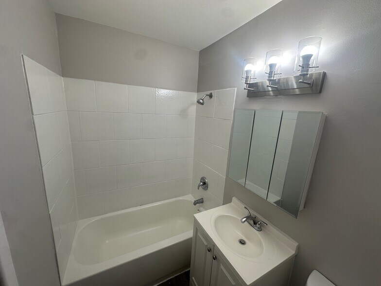 Full bath - main level - 12227 S Throop St