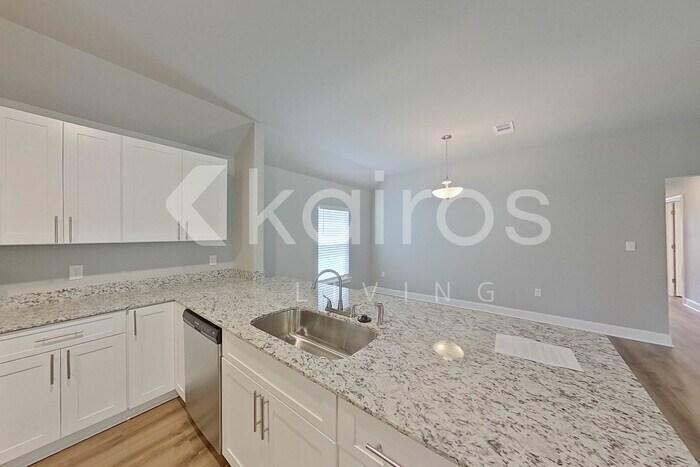 Building Photo - 13784 Pinyon Dr