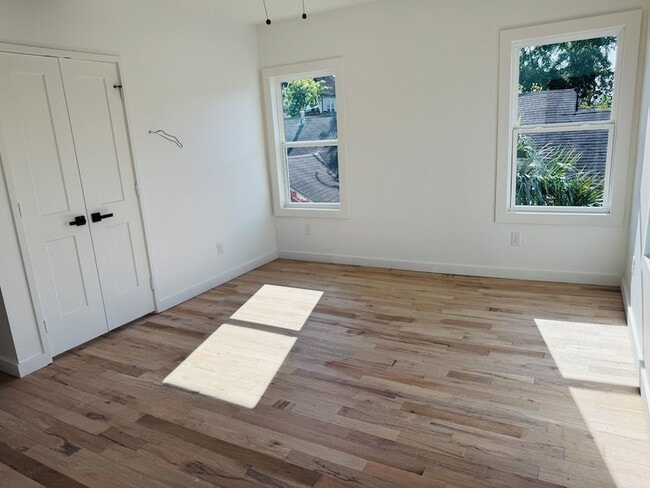 Building Photo - 1235 W Gray St