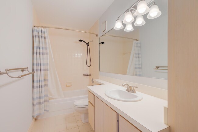 Building Photo - 31 Clinton Ct