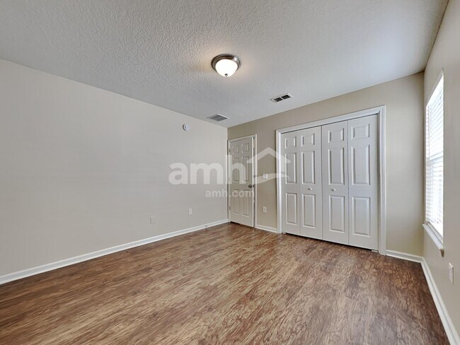 Building Photo - 632 E Red House Branch Rd