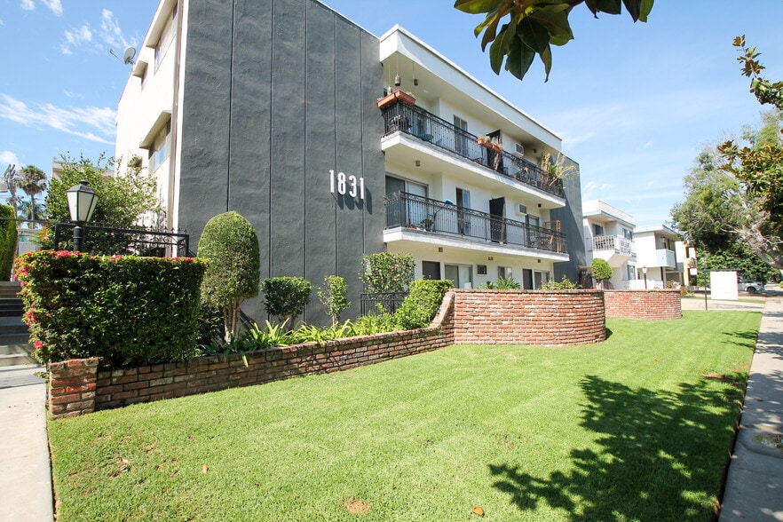 Primary Photo - La Camdenada Apartments