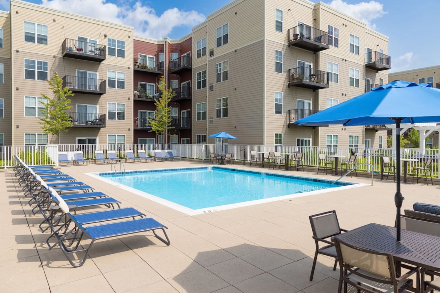 Building Photo - 256 N Addison Ave