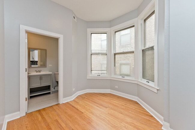 Primary Photo - 3324 W Diversey Ave