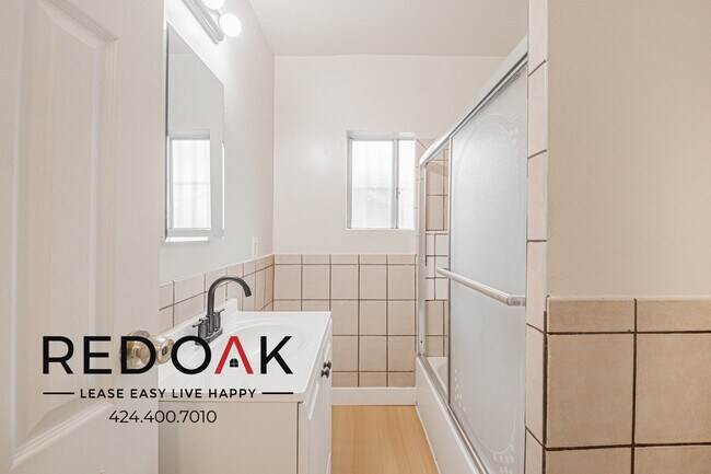 Building Photo - 638 E 82nd St