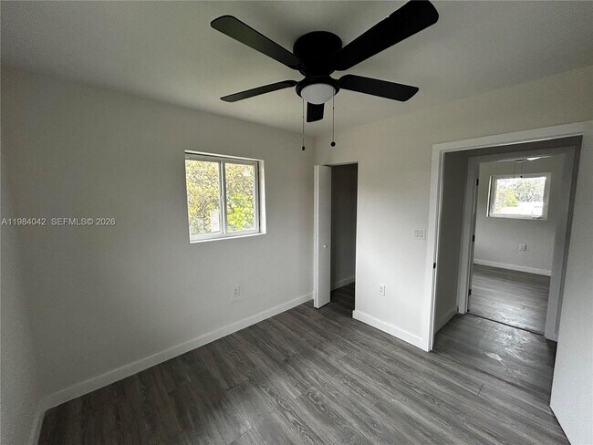 Building Photo - 4429 SW 21st St